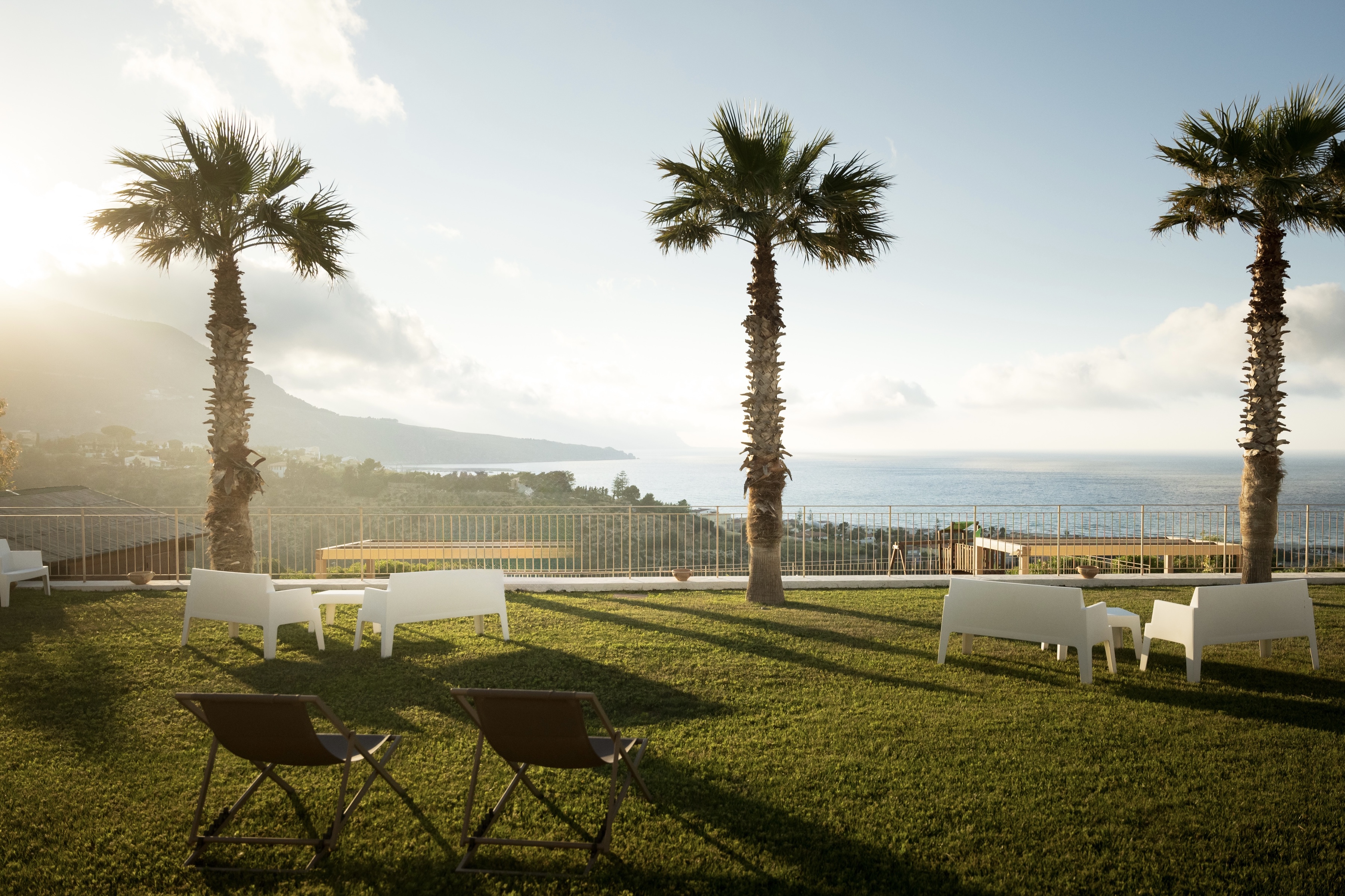 Panoramagarten von La Blanca Resort mit Blick auf den Golf von Castellammare